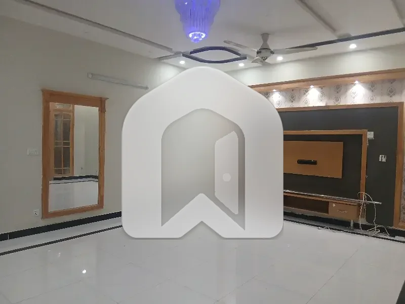 G13 35x70 Upper Portion Available For Rent, photo 2