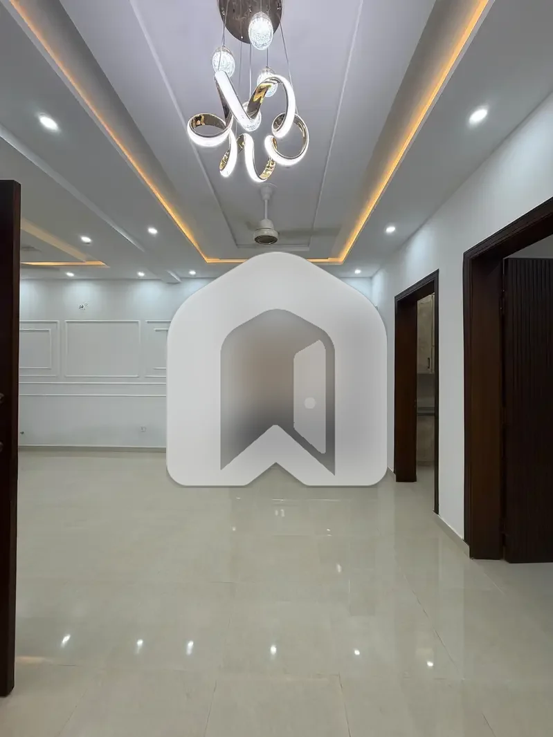 10 MARLA UPPER PORTION AVAILABLE FOR RENT, photo 2