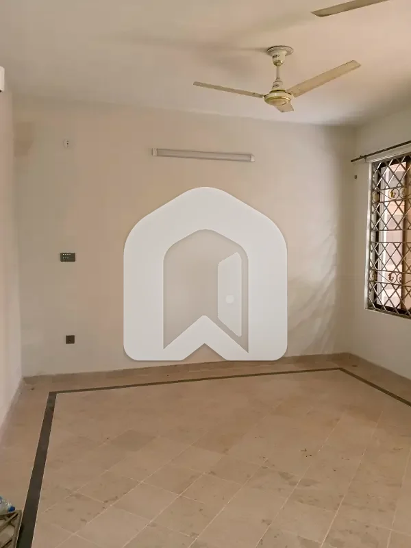 I-8/3 NEWLY RENOVATED UPPER PORTION 3 BED 3 BATH NEAR TO KACHNAR PARK 180K, photo 4