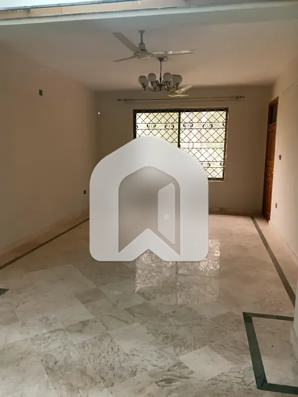 I-8/3 NEWLY RENOVATED UPPER PORTION 3 BED 3 BATH NEAR TO KACHNAR PARK 180K, photo 3