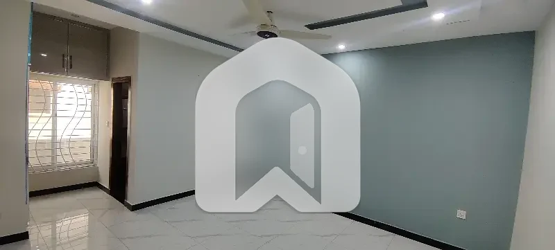 ONE KANAL GROUND PORTION AVAILABLE FOR RENT ALL FACILITIES AVAILABLE SAPERATE GAS METER