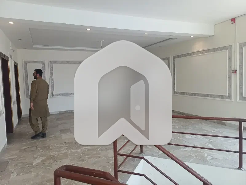 G 6 FULL HOUSE ( 2133 SQ YDS ) DOUBLE STOREY UN FURNSHED AVIALABLE FOR RENT, photo 7