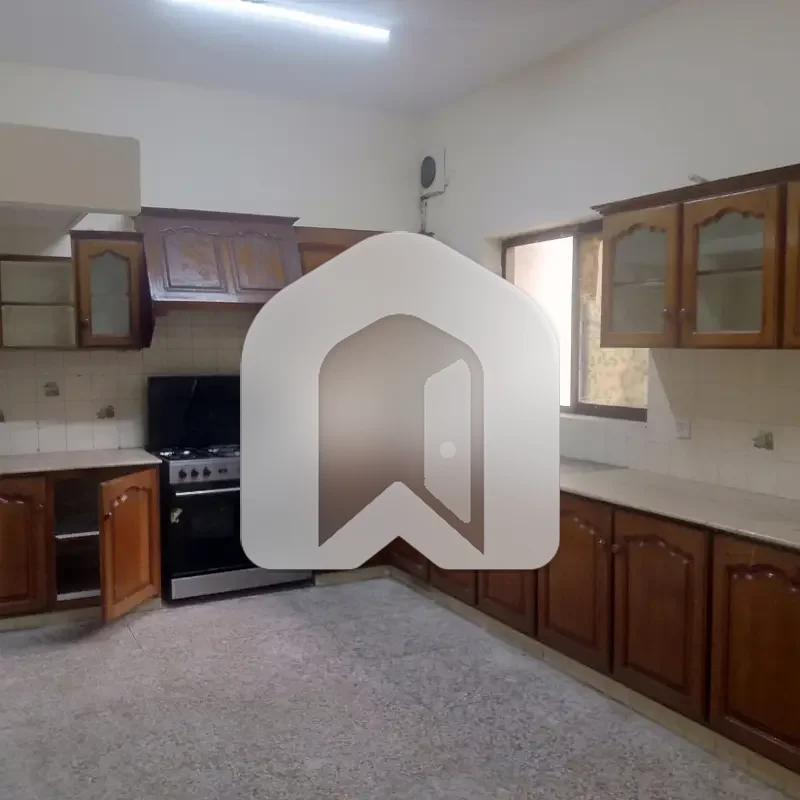 Spacious 3-Bedroom Upper Portion for Rent in F-8, Islamabad, photo 9