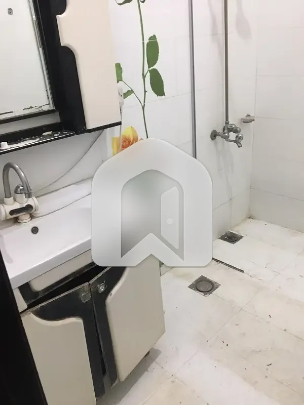 I 8 3 3 bedroom drawing room tv lounch kitchen attached washroom servant room upper portion for rent