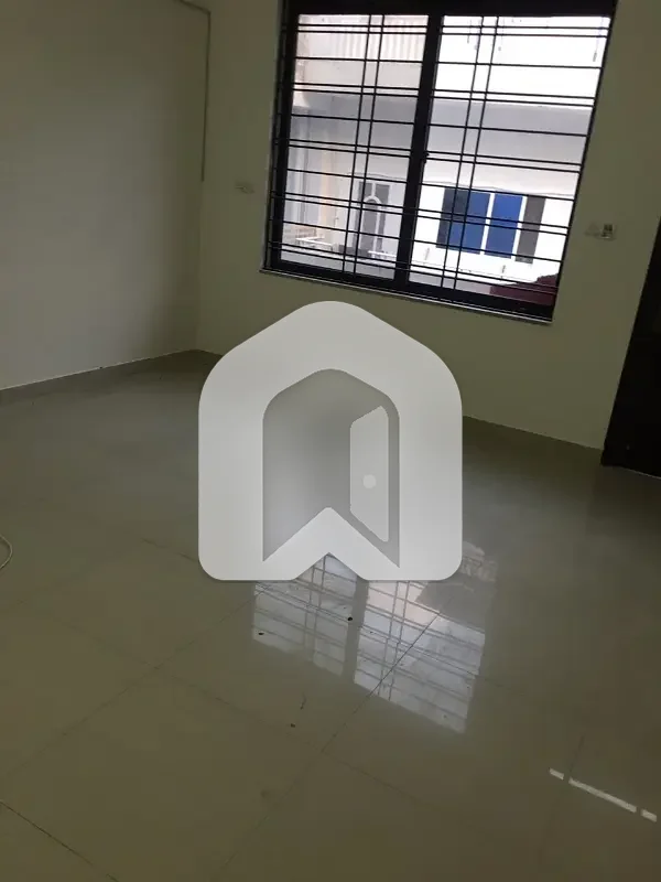 I 8 3 3 bedroom drawing room tv lounch kitchen attached washroom servant room upper portion for rent, photo 10