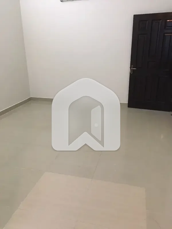 I 8 3 3 bedroom drawing room tv lounch kitchen attached washroom servant room upper portion for rent, photo 8