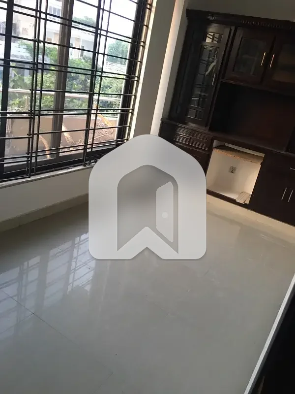 I 8 3 3 bedroom drawing room tv lounch kitchen attached washroom servant room upper portion for rent, photo 7
