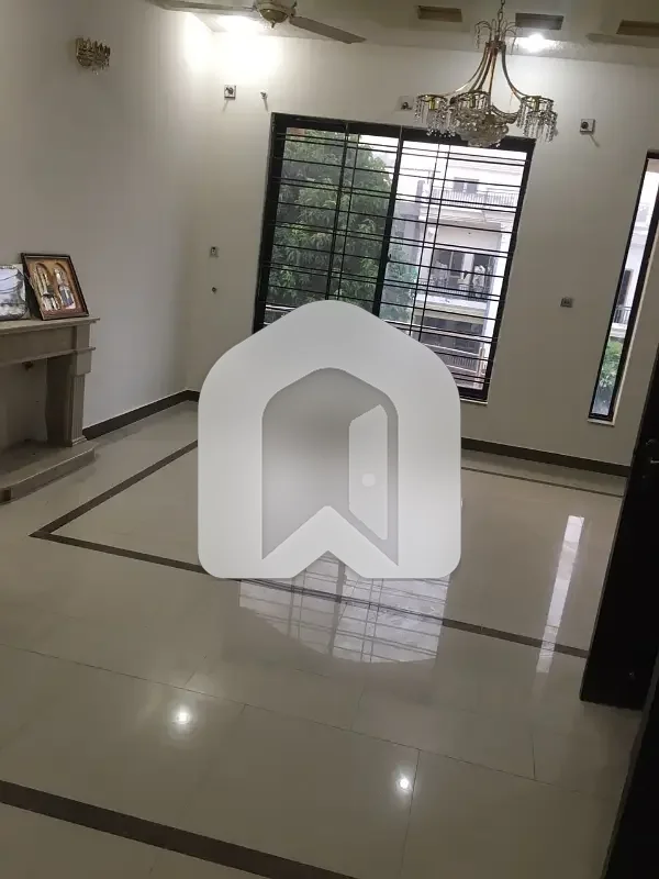 I 8 3 3 bedroom drawing room tv lounch kitchen attached washroom servant room upper portion for rent, photo 6