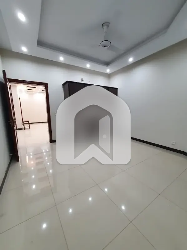 1 Kanal Lower Ground Portion For Rent In G-13 Islamabad, photo 7