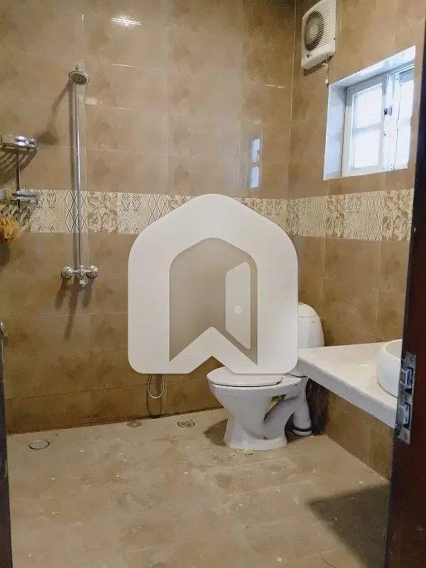 5 BEDROOM HOUSE AVAILABLE FOR RENT F-11 ISLAMABAD Prime & Ideal Location | Perfect for Family Living, photo 8