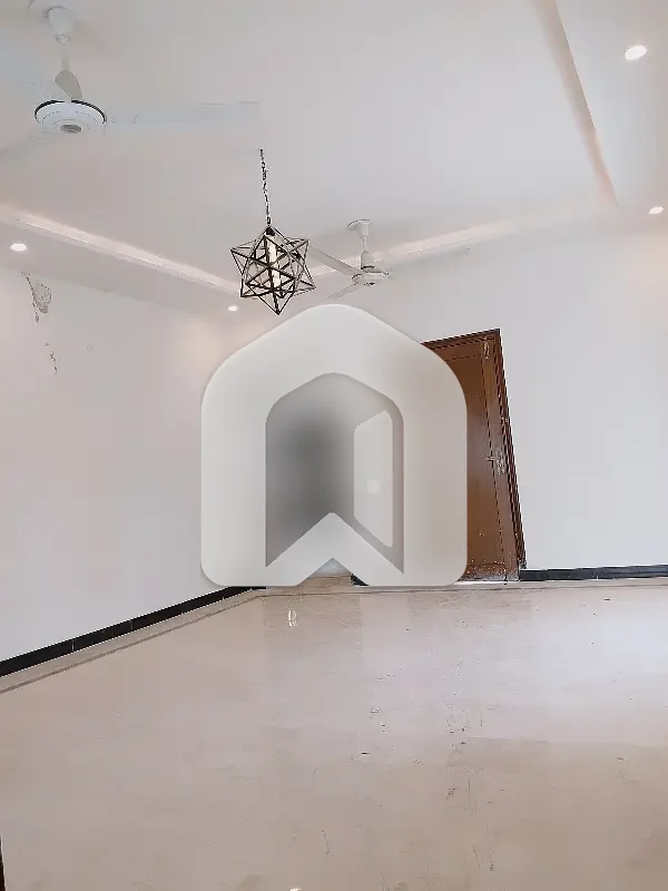 5 BEDROOM HOUSE AVAILABLE FOR RENT F-11 ISLAMABAD Prime & Ideal Location | Perfect for Family Living, photo 7