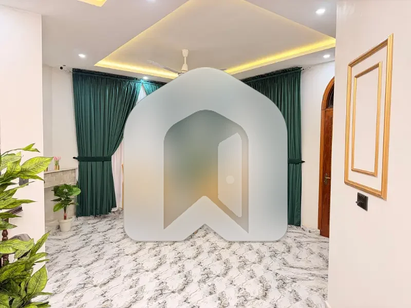 F-10 Triple-Storey House For Rent, photo 12