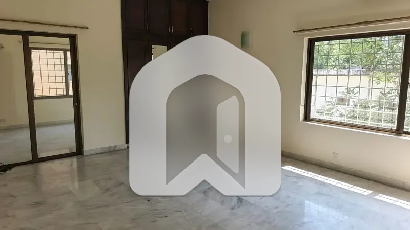 Luxury 700 Sq. Yards House for Rent F-6, Islamabad Exceptional Family Residence in Prime F-6, photo 11