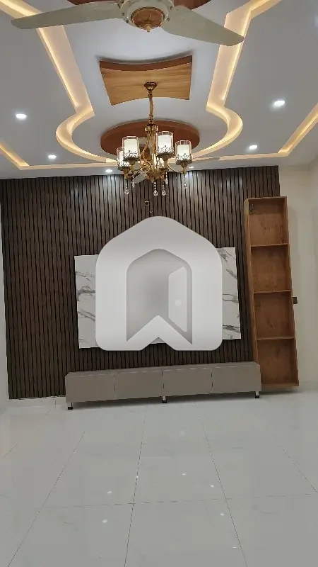 In Faisal Town - F-18 Of Faisal Town - F-18, A 8 Marla House Is Available, photo 10