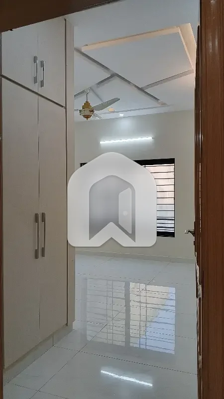 In Faisal Town - F-18 Of Faisal Town - F-18, A 8 Marla House Is Available, photo 8
