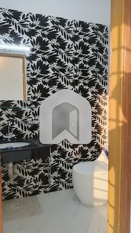 In Faisal Town - F-18 Of Faisal Town - F-18, A 8 Marla House Is Available, photo 7