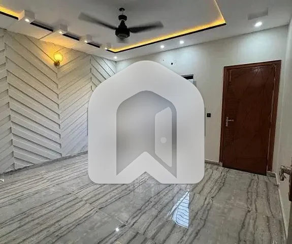 5 Marla Luxury House For Rent In Faisal Town, photo 3