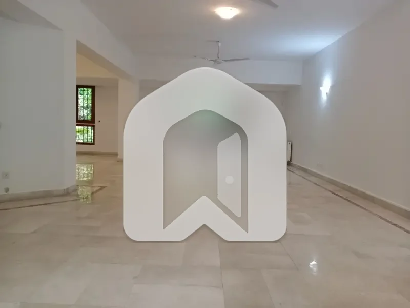1000 Square Yards House For Rent F-6, Islamabad Prime Location | Large Front Lawn | Beautiful Green Space, photo 19