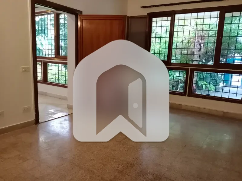 1000 Square Yards House For Rent F-6, Islamabad Prime Location | Large Front Lawn | Beautiful Green Space, photo 26