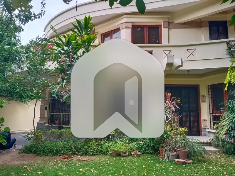 1000 Square Yards House For Rent F-6, Islamabad Prime Location | Large Front Lawn | Beautiful Green Space