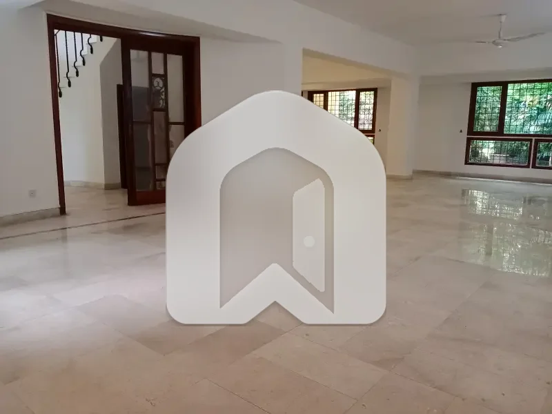 1000 Square Yards House For Rent F-6, Islamabad Prime Location | Large Front Lawn | Beautiful Green Space, photo 20