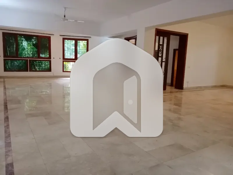 1000 Square Yards House For Rent F-6, Islamabad Prime Location | Large Front Lawn | Beautiful Green Space, photo 17