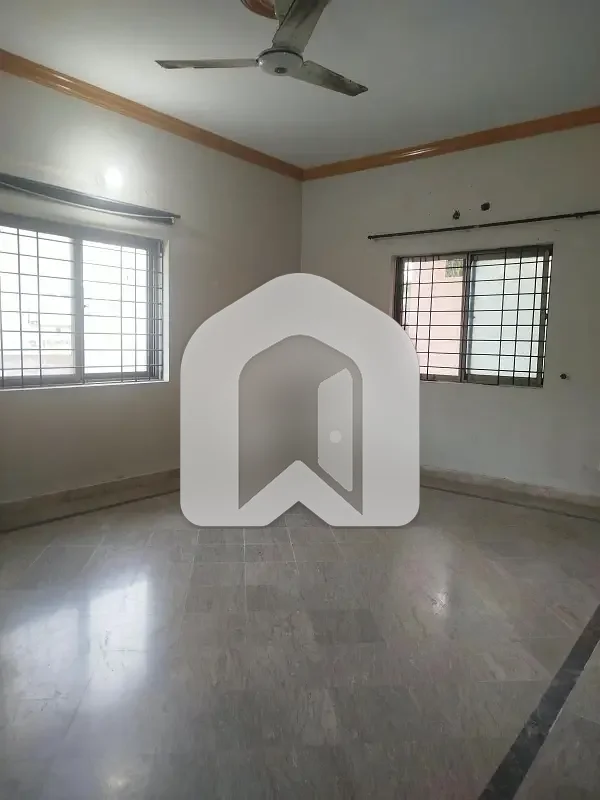 Three Bedroom Unfurnished Ground Portion for Rent E-11/3, Islamabad, photo 7