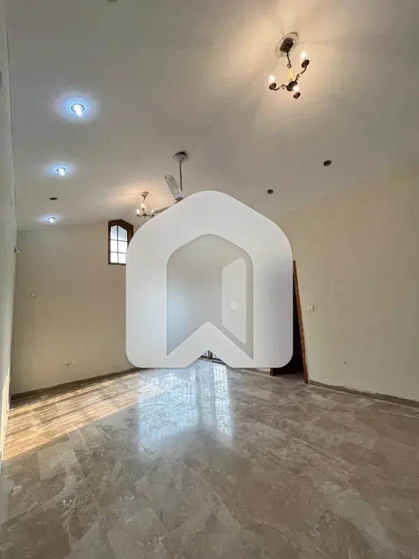 1 Kanal Upper Portion For Rent In E-11/2 3 Bed | Separate Entrance & Meters, photo 6