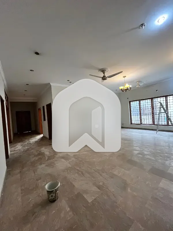 1 Kanal Upper Portion For Rent In E-11/2 3 Bed | Separate Entrance & Meters