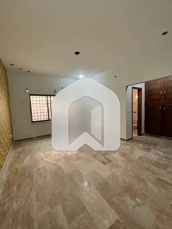 1 Kanal Upper Portion For Rent In E-11/2 3 Bed | Separate Entrance & Meters, photo 8