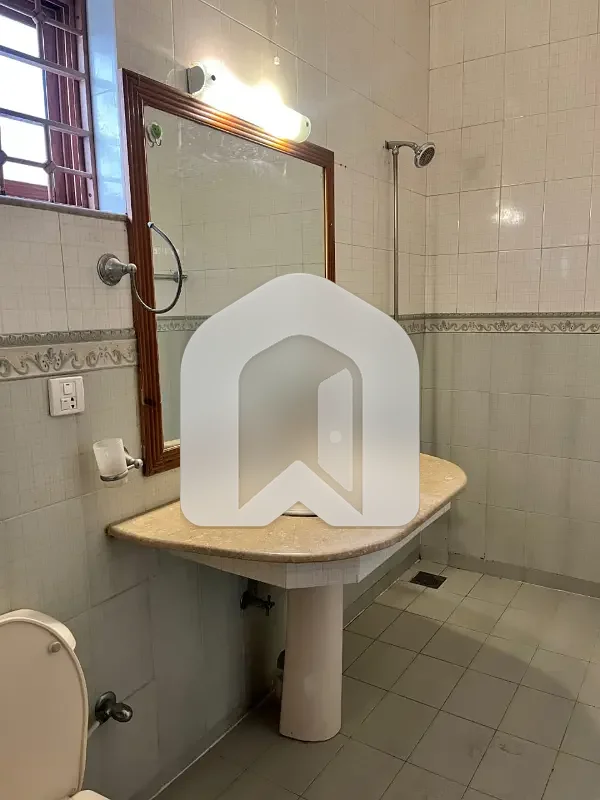 1 Kanal Upper Portion For Rent In E-11/2 3 Bed | Separate Entrance & Meters, photo 11