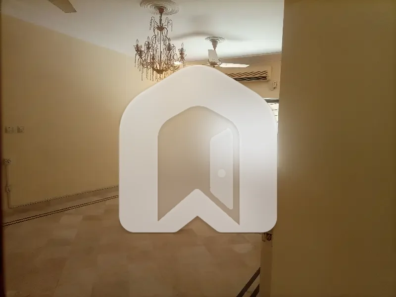 Beautiful 1 Kanal Basement For Rent