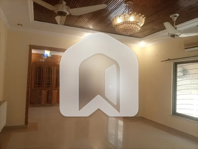 Beautiful 1 Kanal Basement For Rent, photo 6
