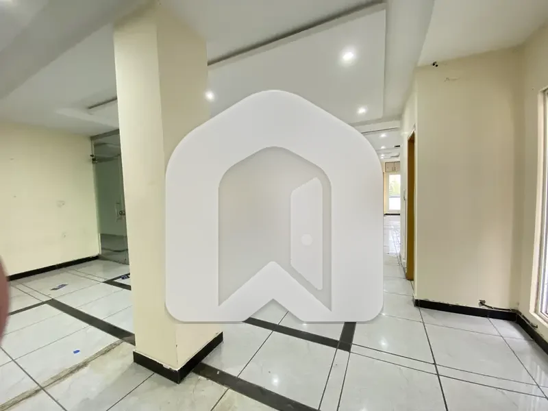 2500 Sq Ft Office For Rent - Business Square, Gulberg Greens - Rs. 213,000 modern office in Business Square, Gulberg Greens. Corporate fit-out, dedicated parking, 24/7 security, high-speed internet. Ideal for IT / corporate setup. Available now., photo 13