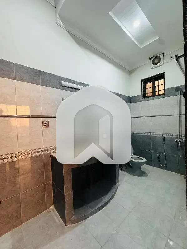 14 Marla Double Storey Double Prime Location House for Rent in Multi Gardens B-17 Islamabad Block B, photo 9