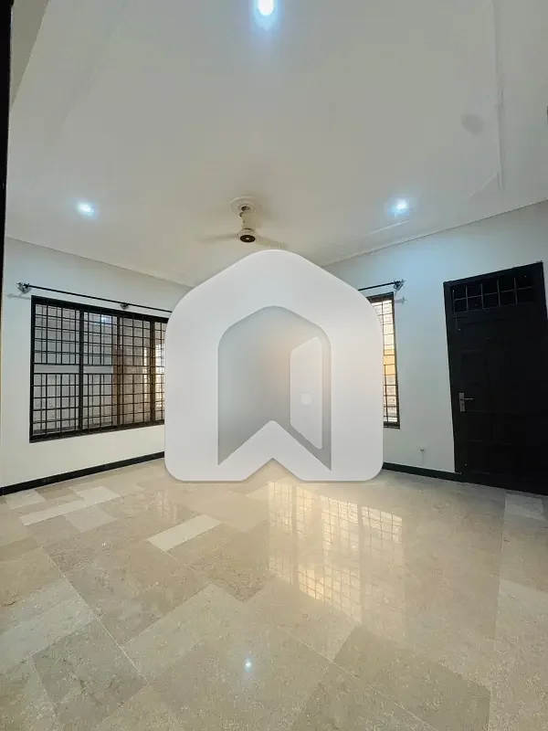 14 Marla Double Storey Double Prime Location House for Rent in Multi Gardens B-17 Islamabad Block B, photo 8