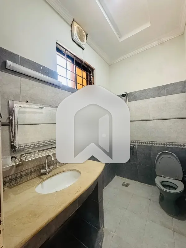 14 Marla Double Storey Double Prime Location House for Rent in Multi Gardens B-17 Islamabad Block B, photo 12