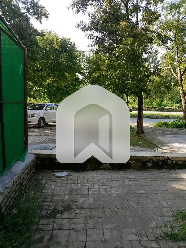 G-11/3 Beautiful Flat For Rent 3 Bedroom With Attached Washroom Sarvent Quater, photo 7