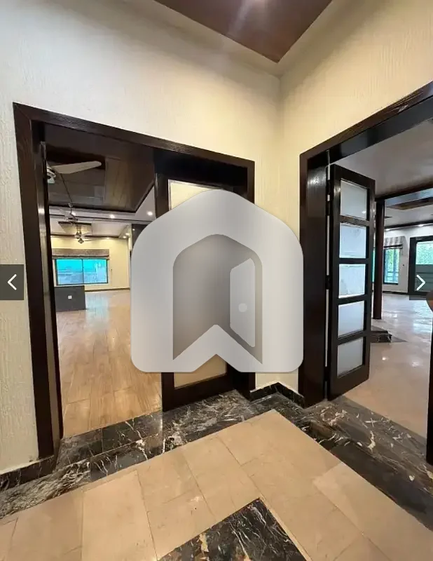 1 Kanal Upper Portion Available For Rent, photo 11