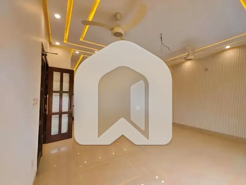 Upper Portion Spread Over 20 Marla In DHA Defence Phase 2 Available, photo 6