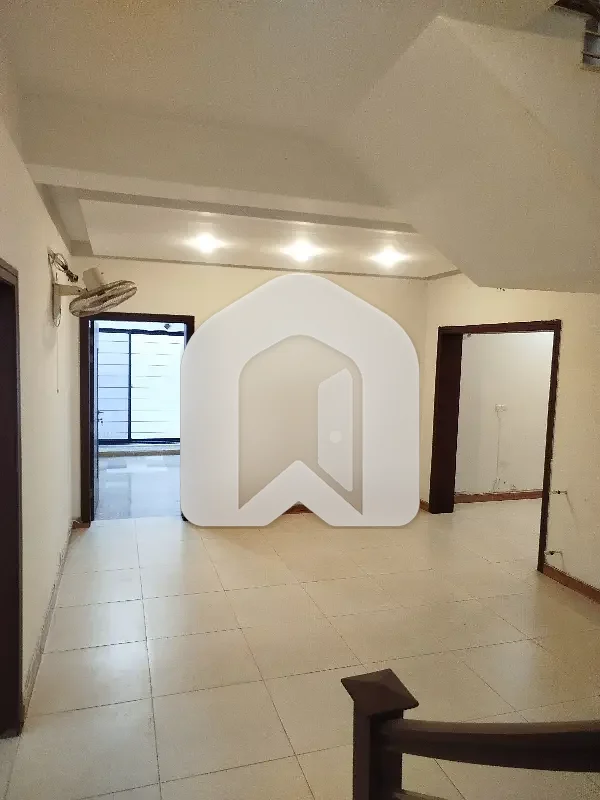 E-11/3 Kanal Luxurious house having 4 bedrooms attached Washrooms 2DD 2TvL kitchen SQ Rent Demand 3.30Lac, photo 11