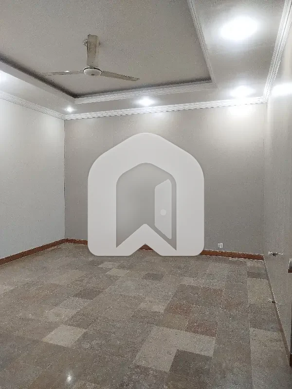 E-11/3 Kanal Luxurious house having 4 bedrooms attached Washrooms 2DD 2TvL kitchen SQ Rent Demand 3.30Lac, photo 12