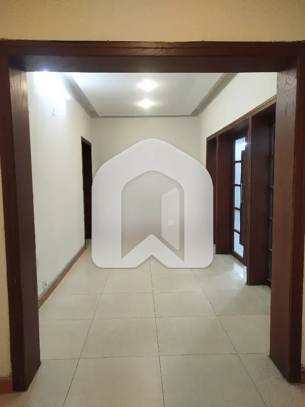 E-11/3 Kanal Luxurious house having 4 bedrooms attached Washrooms 2DD 2TvL kitchen SQ Rent Demand 3.30Lac, photo 17