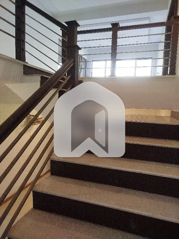 E-11/3 Kanal Luxurious house having 4 bedrooms attached Washrooms 2DD 2TvL kitchen SQ Rent Demand 3.30Lac, photo 10