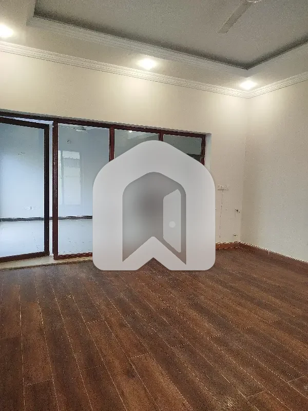 E-11/3 Kanal Luxurious house having 4 bedrooms attached Washrooms 2DD 2TvL kitchen SQ Rent Demand 3.30Lac, photo 7
