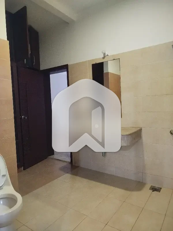E-11/3 Kanal Luxurious house having 4 bedrooms attached Washrooms 2DD 2TvL kitchen SQ Rent Demand 3.30Lac, photo 19