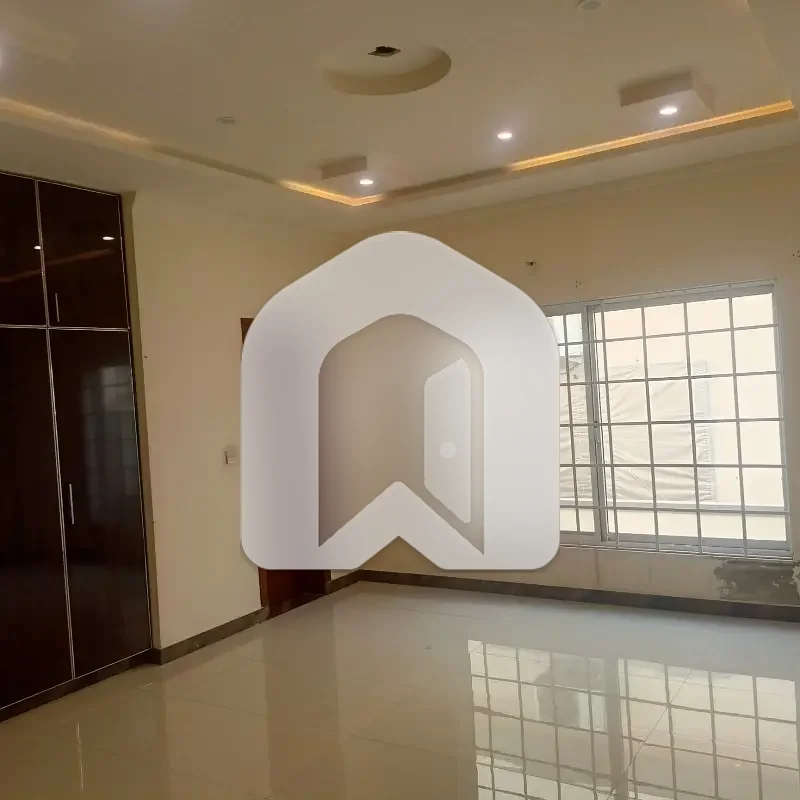 1 Kanal Full House Available For Rent