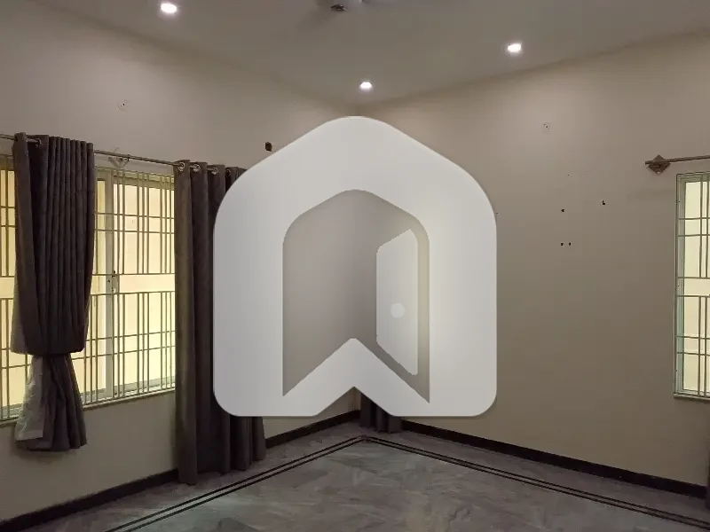 16 Marla Open Basement For Rent, photo 8