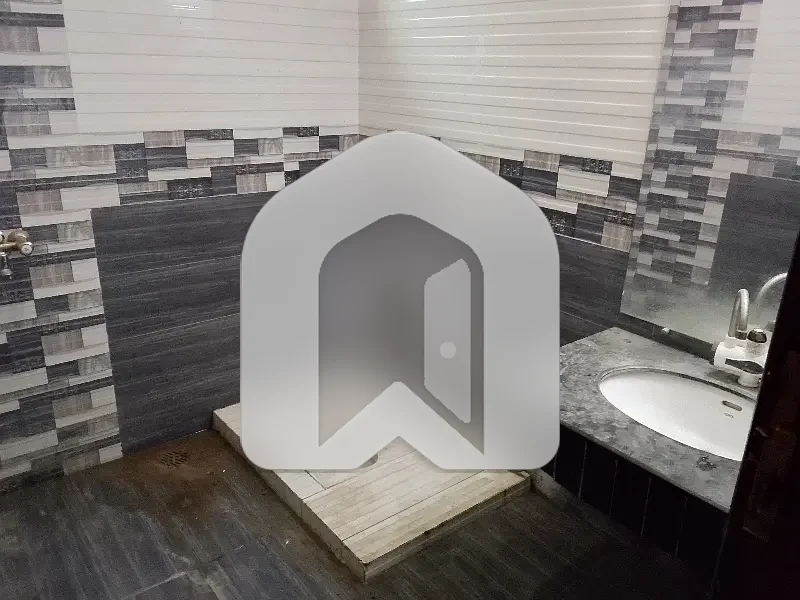 16 Marla Open Basement For Rent, photo 9