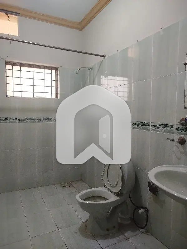 E-11 Kanal Ground Portion Having 3 Bedrooms Attached Washrooms DD TvL Kitchen Separate Meters Rent Demand 1.50 Lac, photo 6